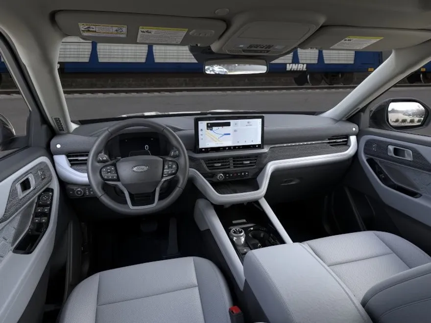 2025 Ford Explorer Platinum photo 1
