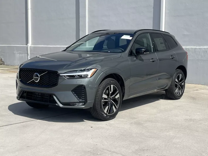 2026 Volvo XC60 B5 Core photo 1