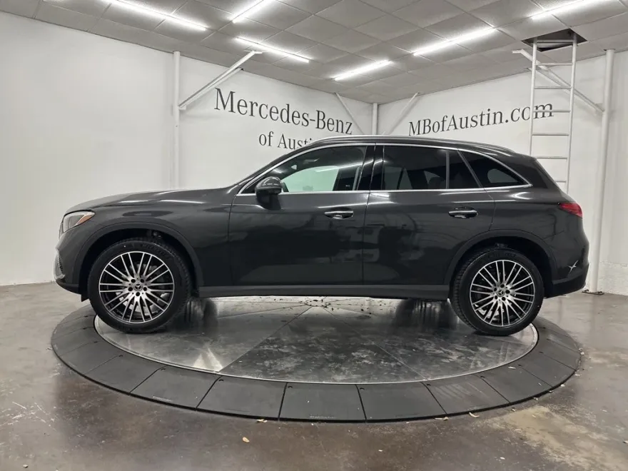 2025 Mercedes Benz GLC 300 photo 1