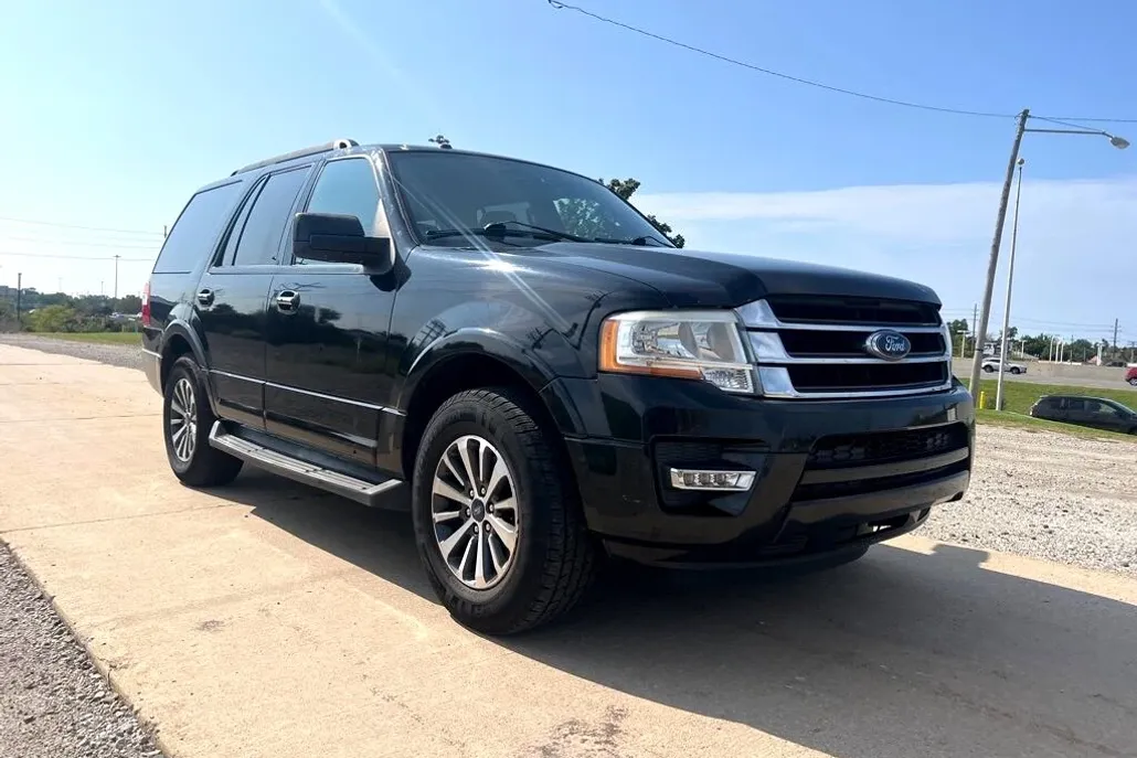 2015 Ford Expedition XLT photo 1
