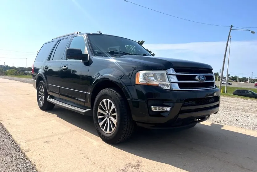 2015 Ford Expedition XLT photo 1