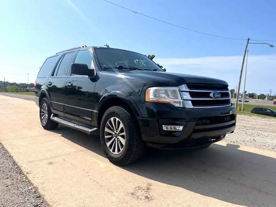 2015 Ford Expedition XLT photo 1