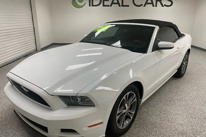 2014 Ford Mustang Premium photo 1