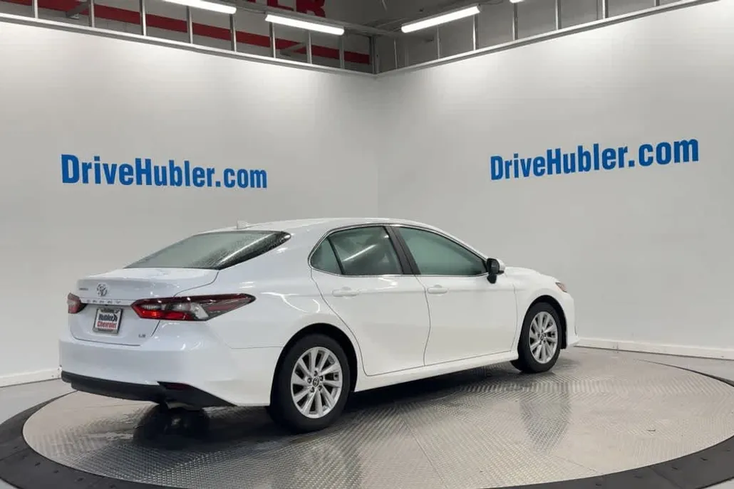 2023 Toyota Camry LE photo 1