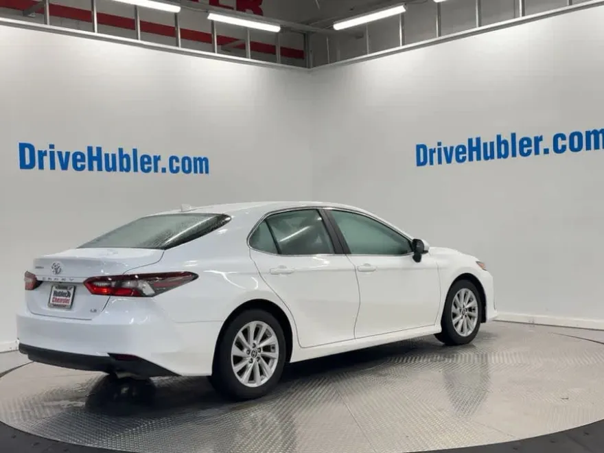 2023 Toyota Camry LE photo 1