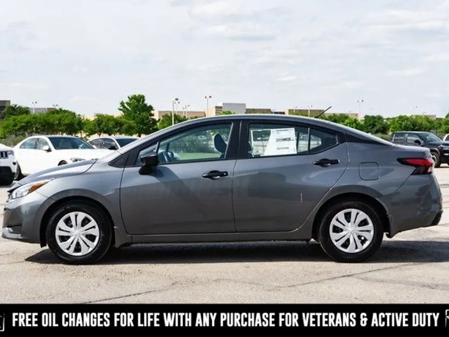 2025 Nissan Versa S photo 1