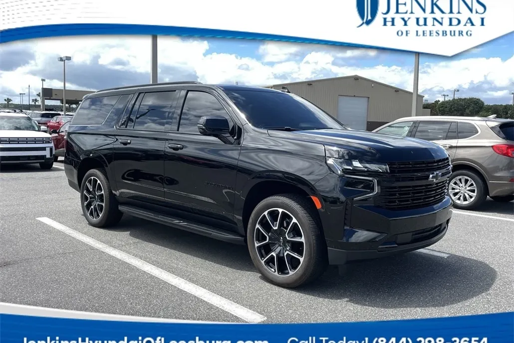 2023 Chevrolet Suburban RST photo 1