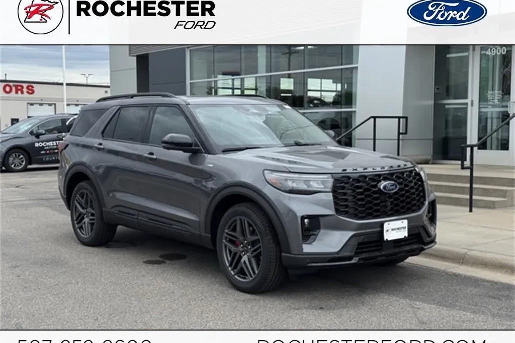 2025 Ford Explorer ST-Line photo 1