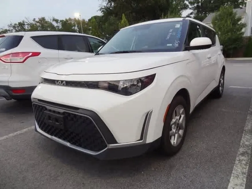 2023 Kia Soul LX photo 1