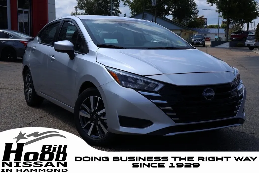 2025 Nissan Versa 1.6 SV photo 1