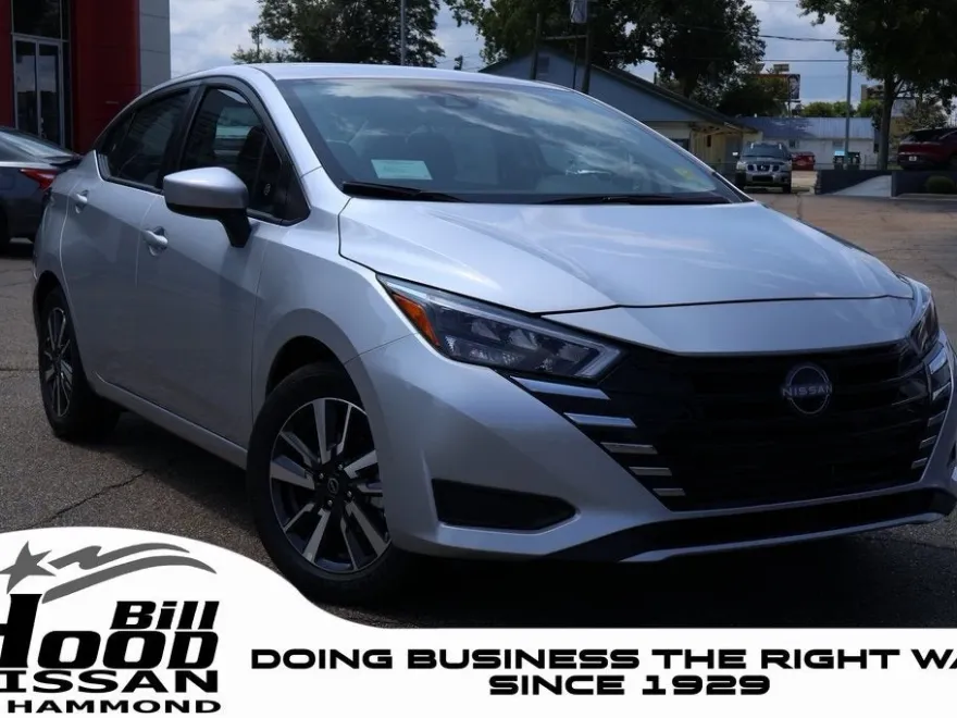 2025 Nissan Versa 1.6 SV photo 1