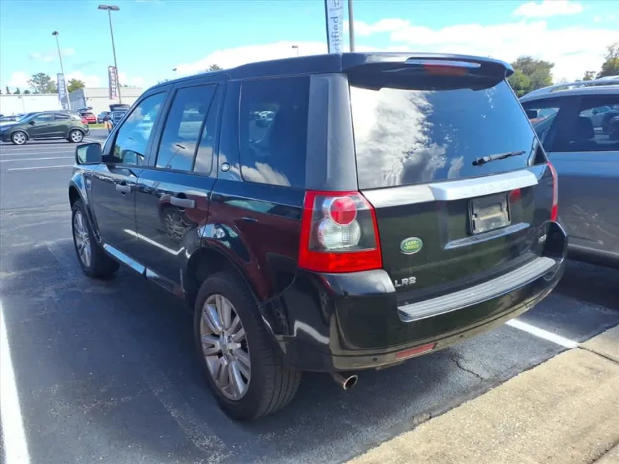 2010 Land Rover LR2 HSE photo 1