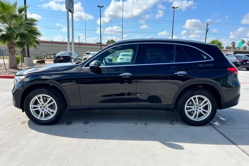2026 Mercedes Benz GLC 300 photo 1