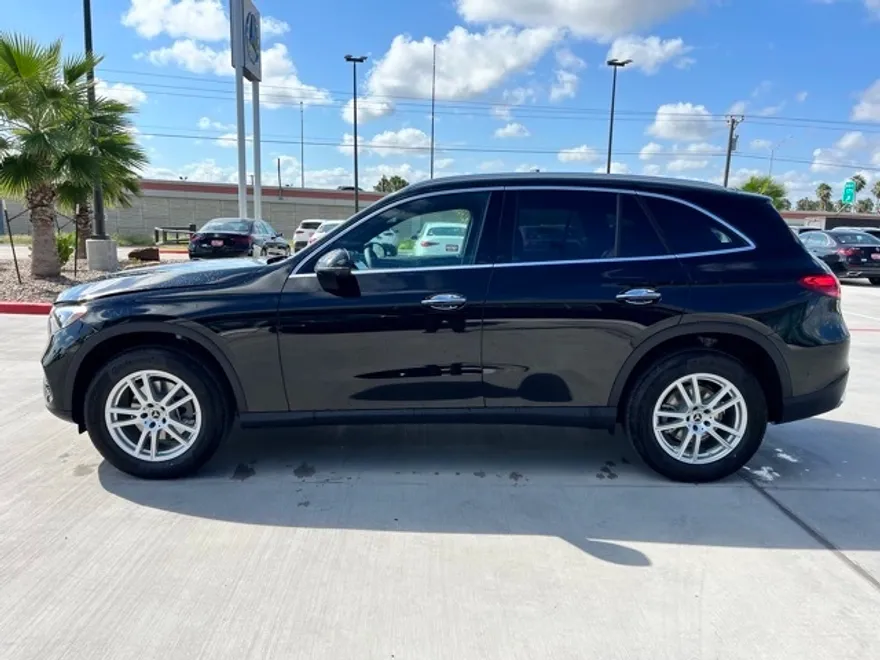 2026 Mercedes Benz GLC 300 photo 1