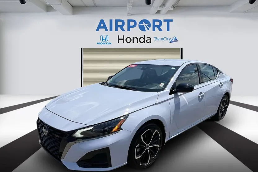 2025 Nissan Altima 2.5 SR photo 1