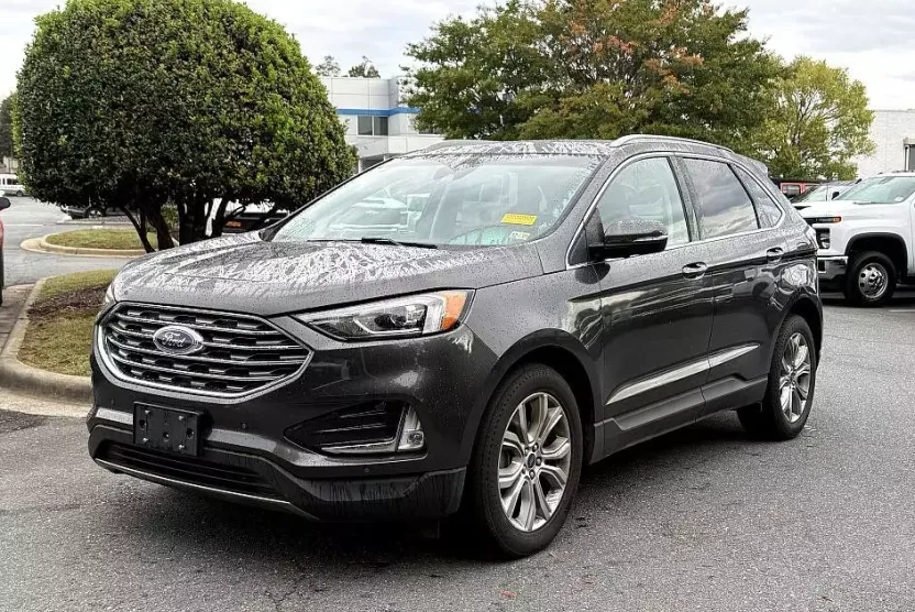 2020 Ford Edge Titanium photo 1