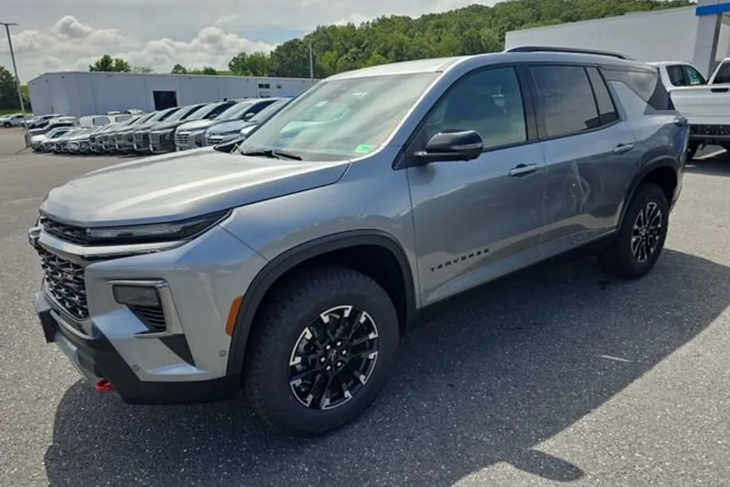2026 Chevrolet Traverse Z71 photo 1
