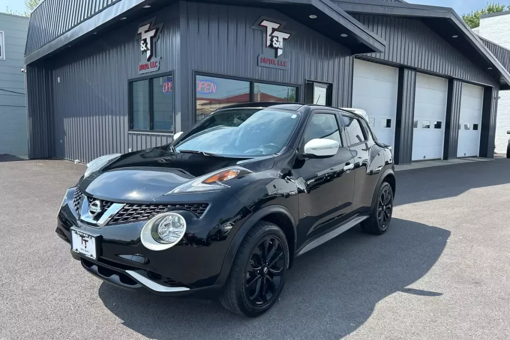 2017 Nissan Juke SV photo 1