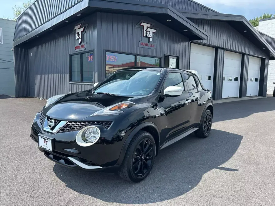 2017 Nissan Juke SV photo 1
