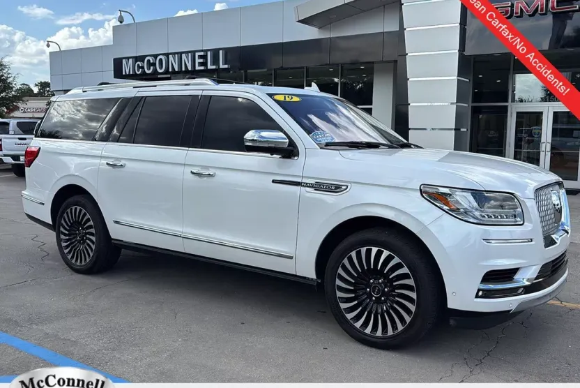 2019 Lincoln Navigator Black Label photo 1