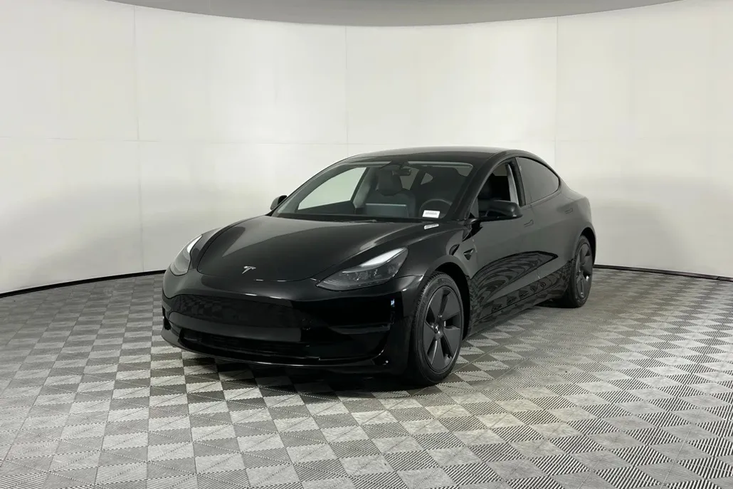 2023 Tesla Model 3 photo 1