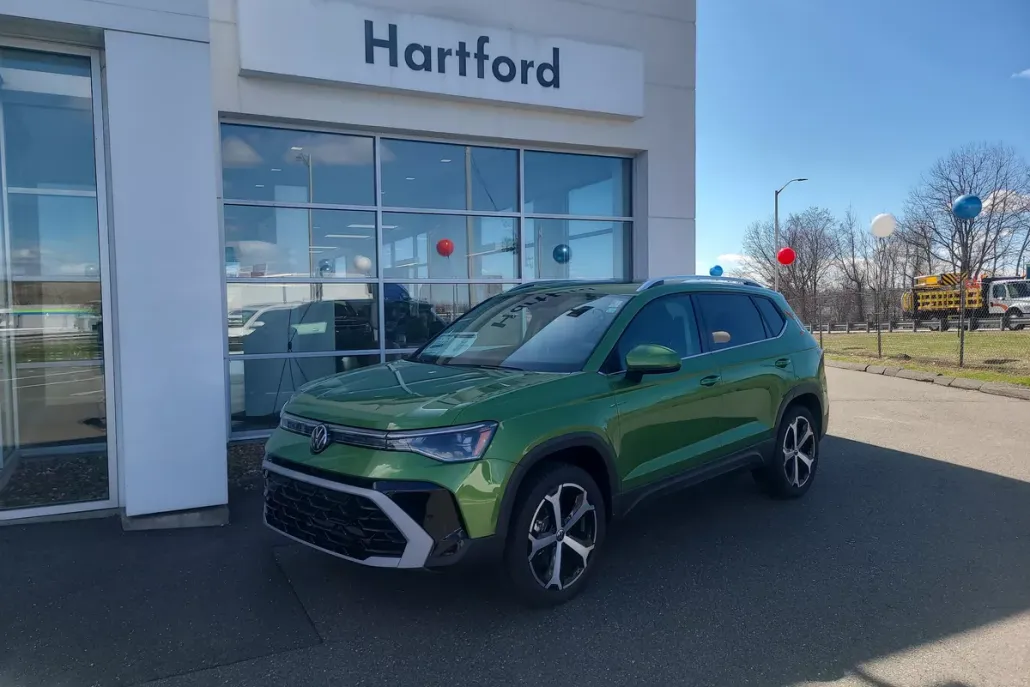 2025 Volkswagen Taos SEL photo 1