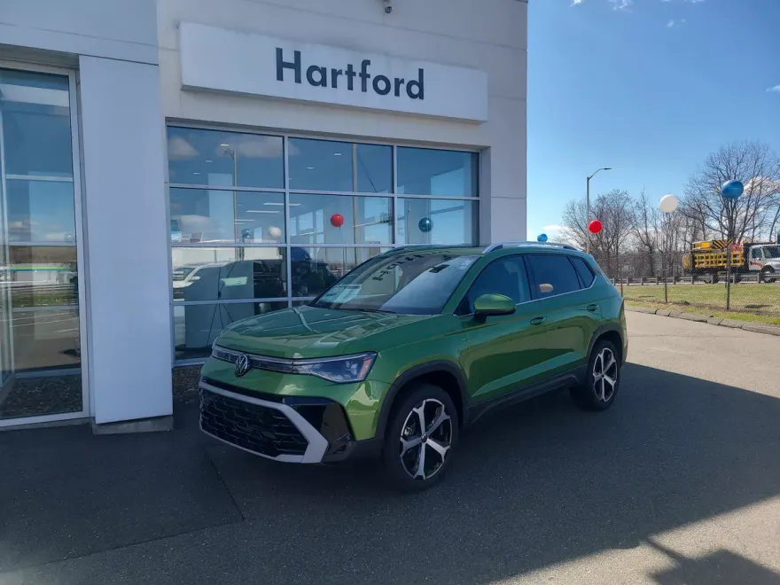2025 Volkswagen Taos SEL photo 1