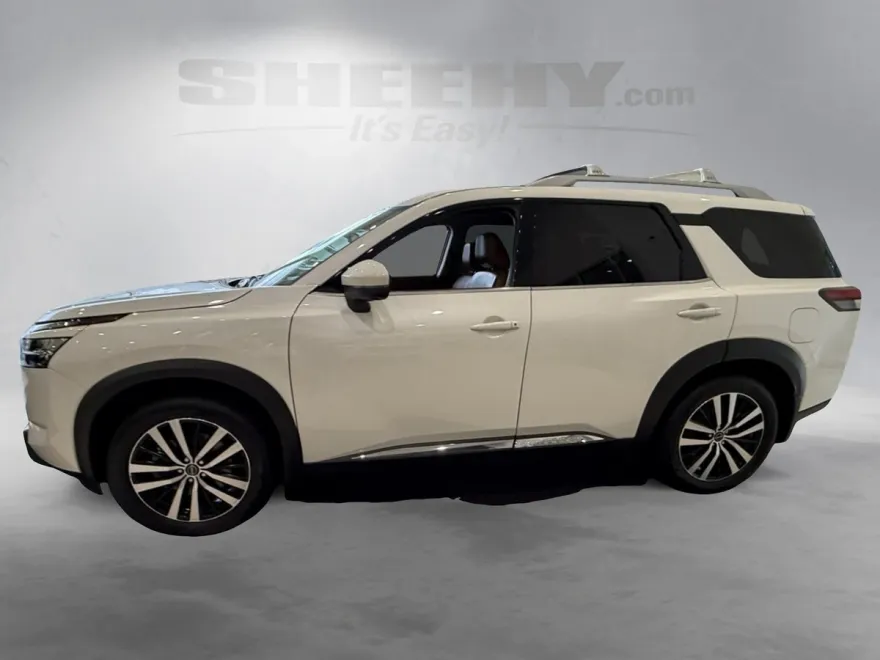 2023 Nissan Pathfinder Platinum photo 2