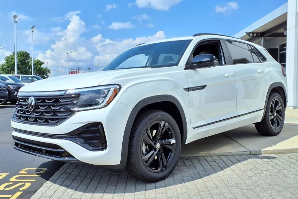 2025 Volkswagen Atlas Cross Sport SEL R-Line photo 1