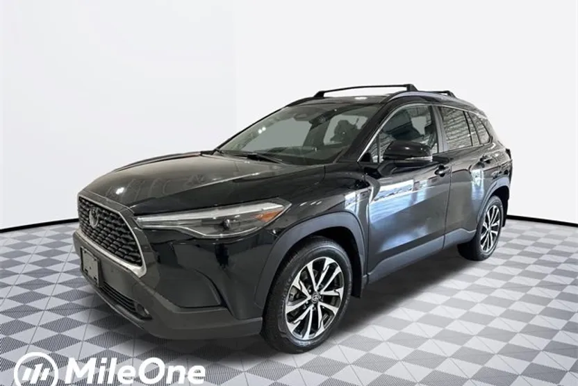 2023 Toyota Corolla Cross XLE photo 1