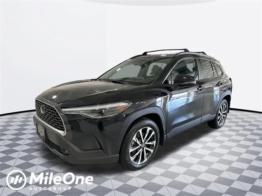 2023 Toyota Corolla Cross XLE photo 1