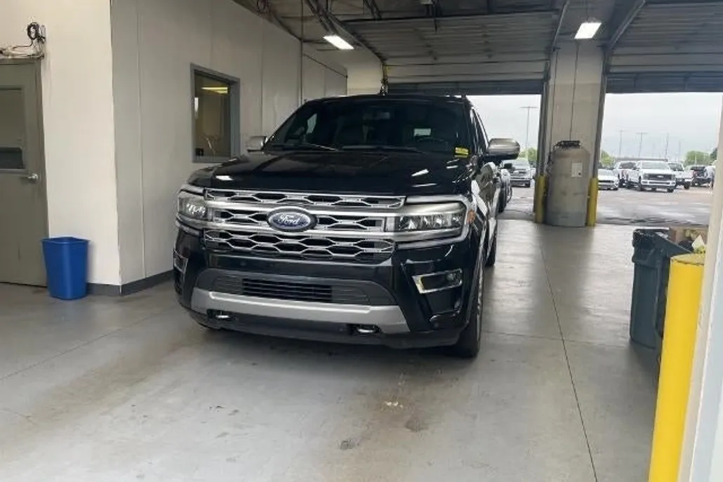 2022 Ford Expedition MAX Platinum photo 1