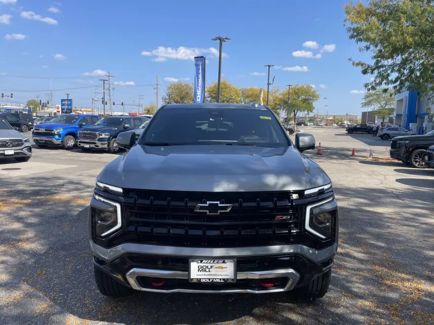 2025 Chevrolet Suburban Z71 photo 1