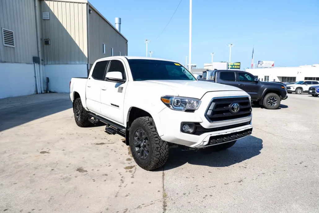 2023 Toyota Tacoma SR5 photo 1