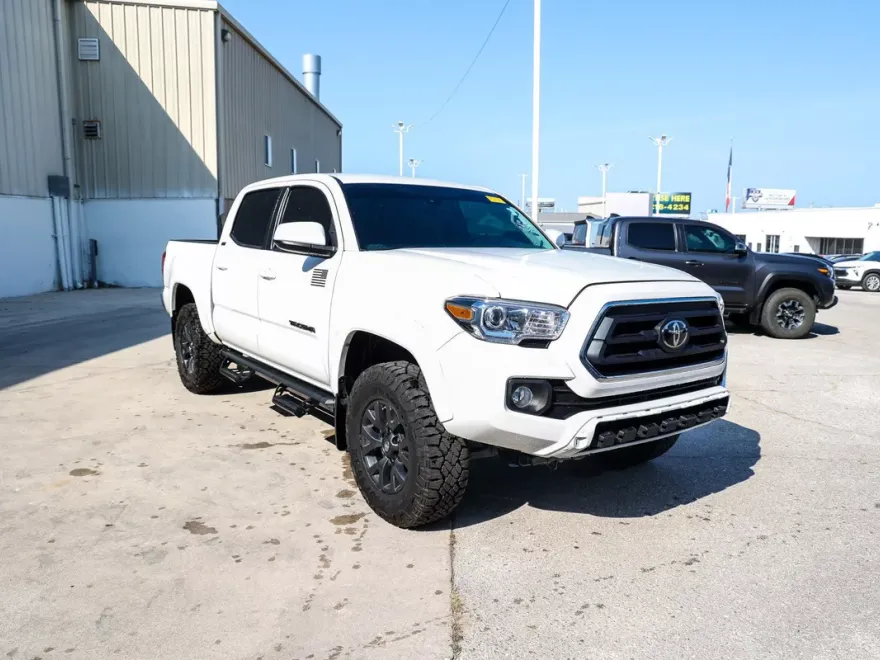 2023 Toyota Tacoma SR5 photo 1