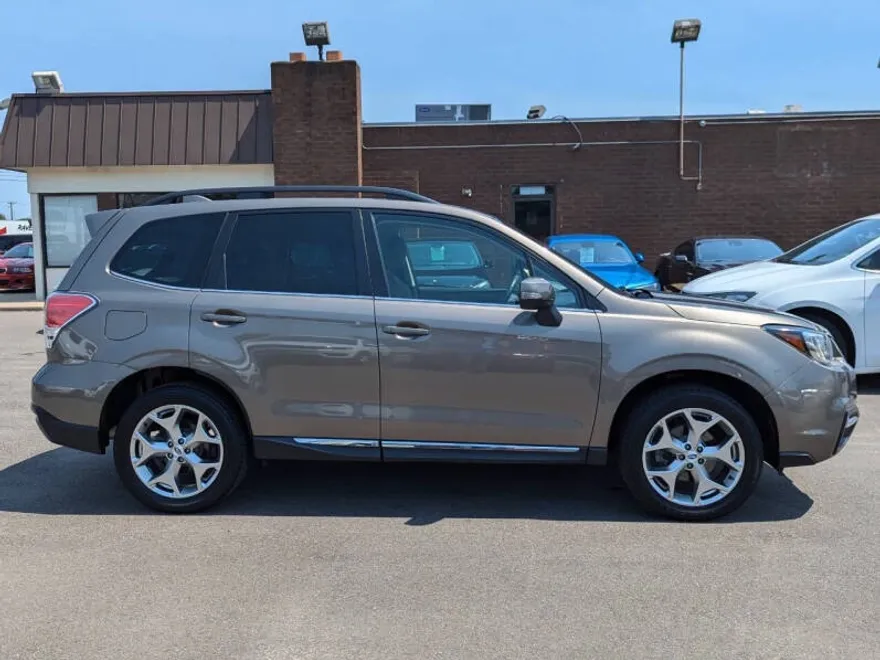 2017 Subaru Forester 2.5i Touring photo 1