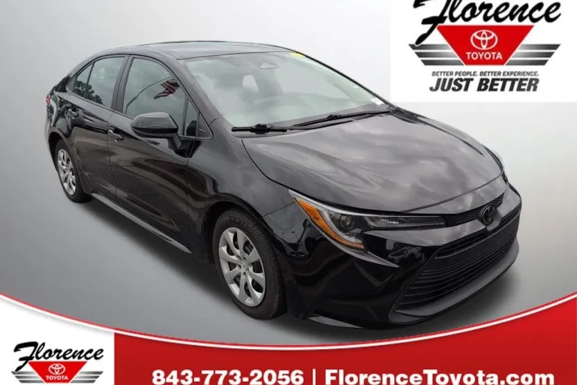 2023 Toyota Corolla LE photo 1