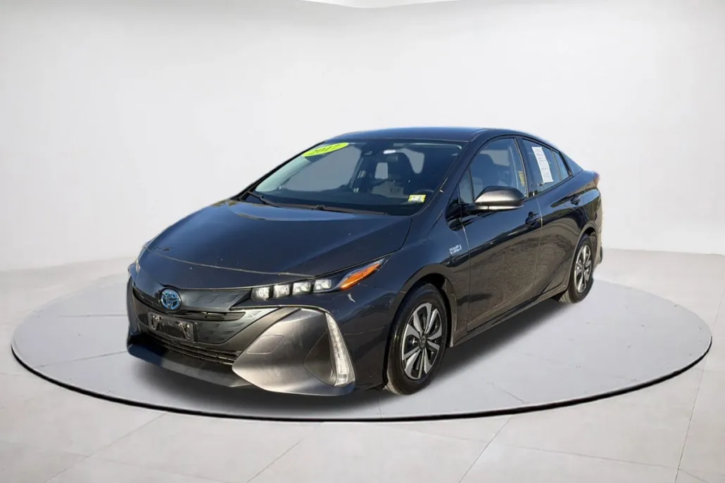 2017 Toyota Prius Prime Plus photo 1