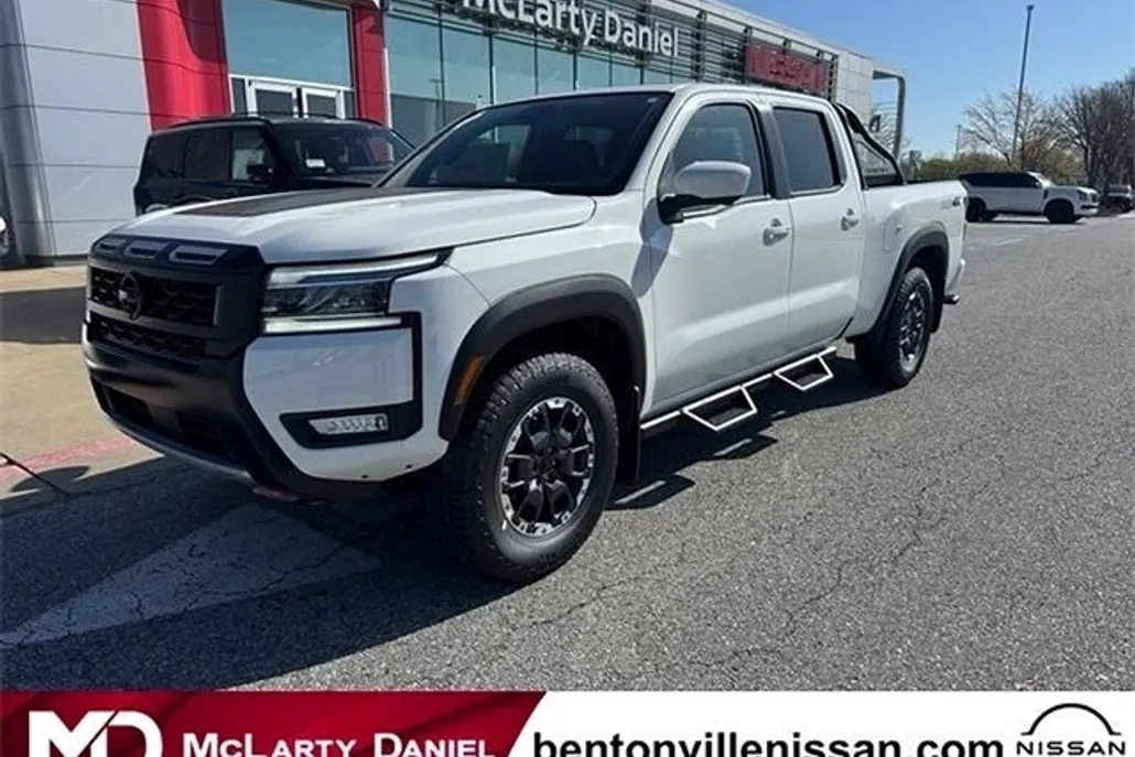 2025 Nissan Frontier Crew Cab PRO-4X photo 1