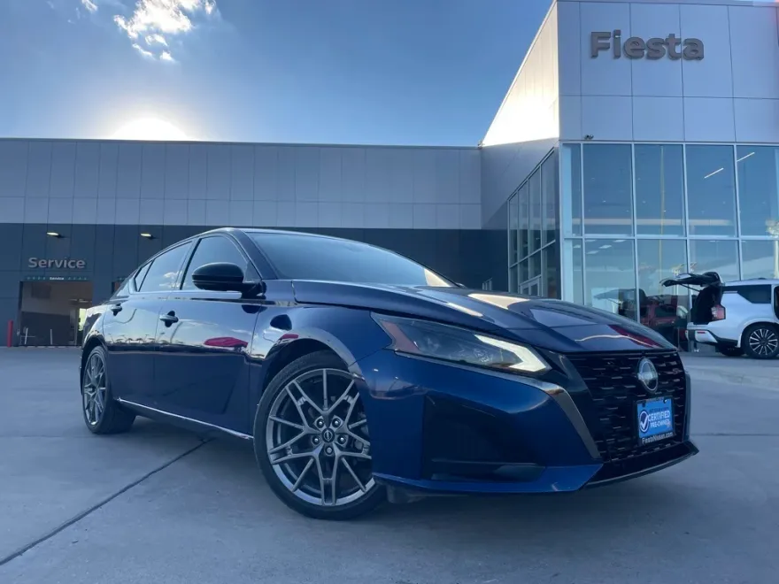 2024 Nissan Altima SR photo 1