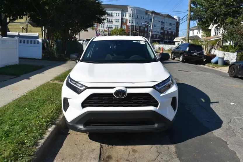 2024 Toyota RAV4 LE photo 1