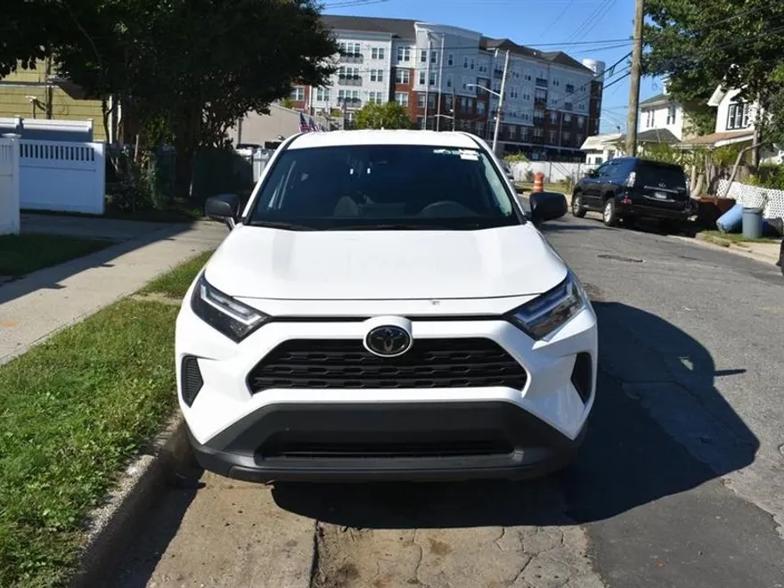 2024 Toyota RAV4 LE photo 1