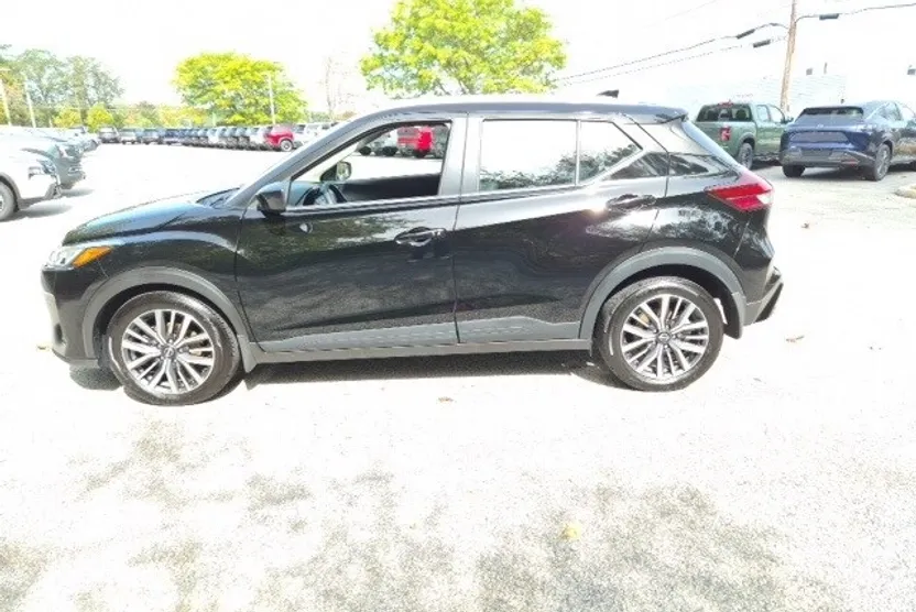 2024 Nissan Kicks SV photo 1