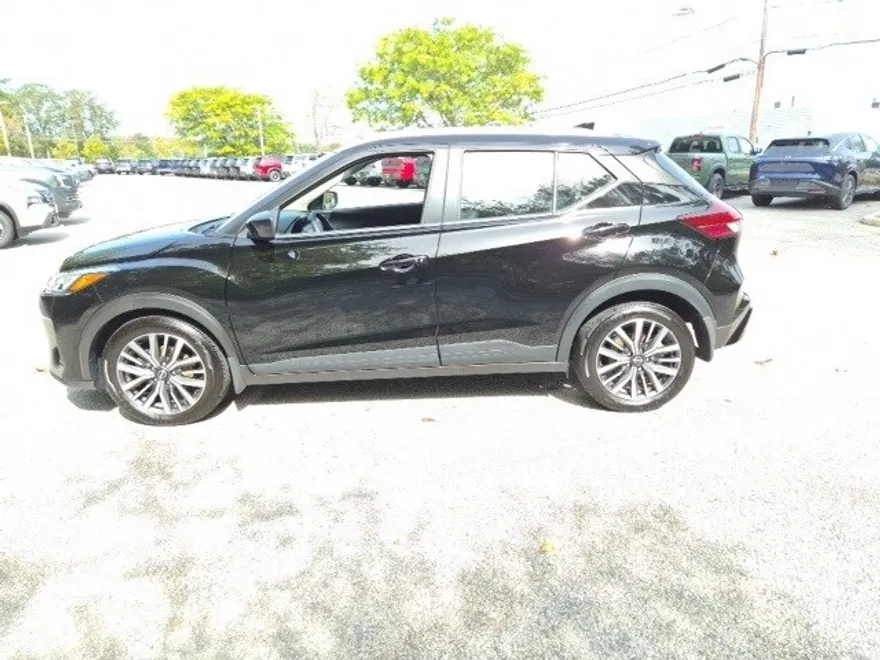 2024 Nissan Kicks SV photo 1