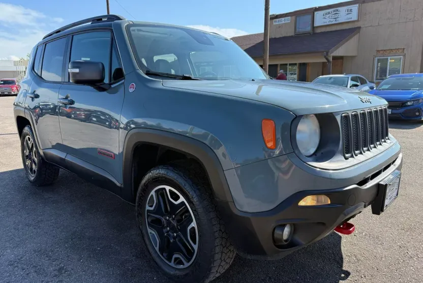 2016 Jeep Renegade Trailhawk photo 1