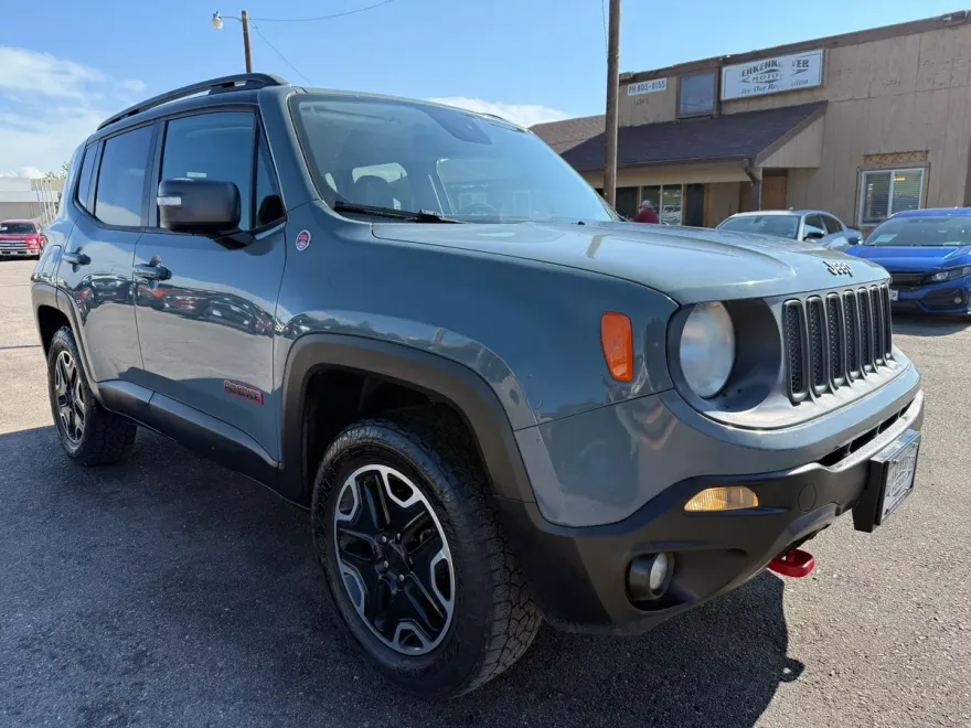 2016 Jeep Renegade Trailhawk photo 1