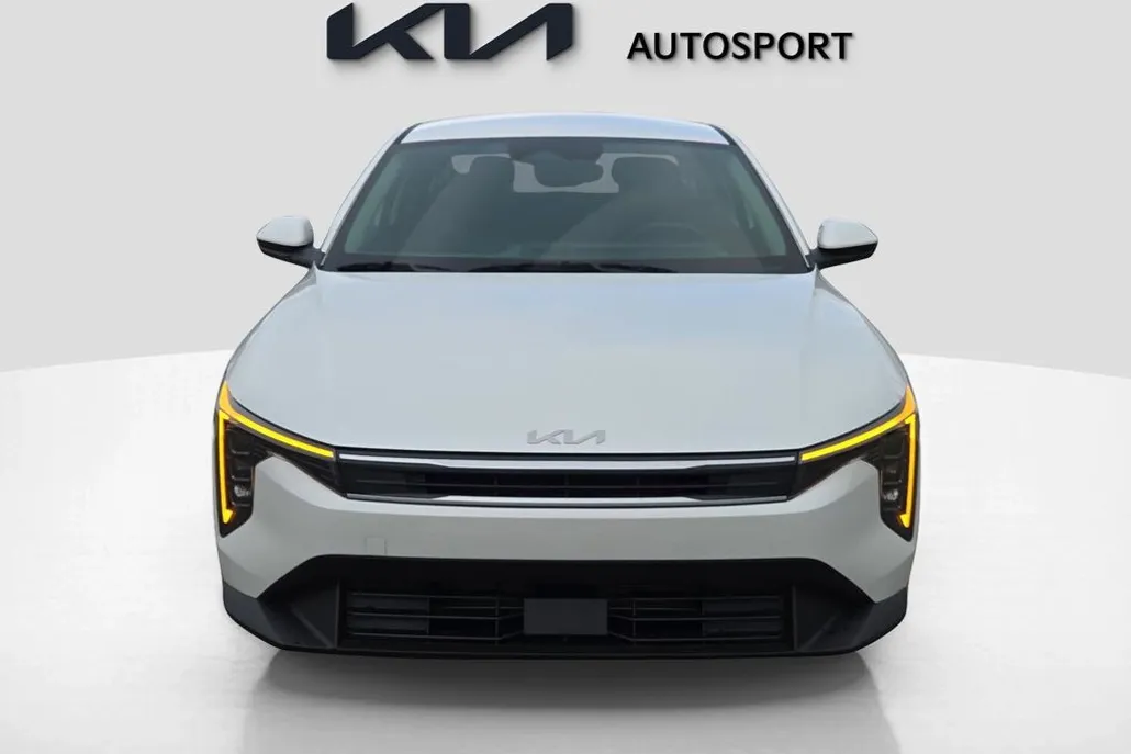 2025 Kia K4 LXS photo 1