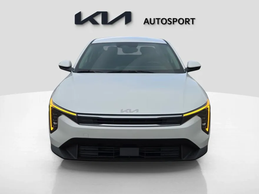 2025 Kia K4 LXS photo 1