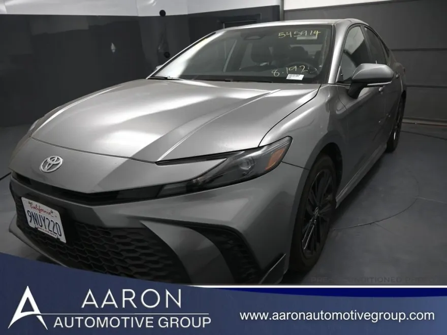 2025 Toyota Camry LE photo 1