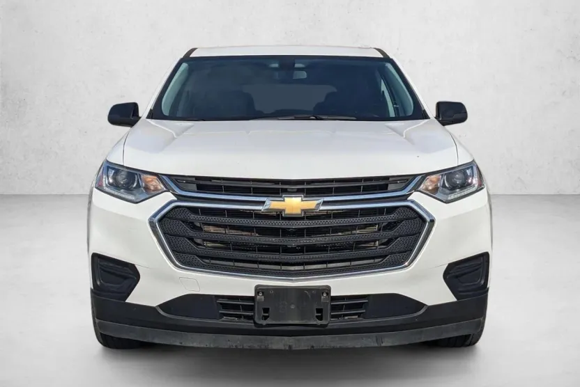 2021 Chevrolet Traverse LS photo 1